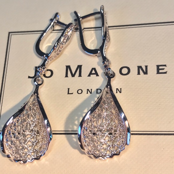 🌟 Platinum Plated CZ Earrings - Picture 2 of 4